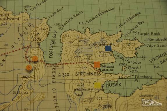 mapa que mostra o caminho percorrido por Shackleton para chegar a Stromness. Nós fizemos o último trecho, a partir de Fortuna Bay. Exposto no museu de Grytviken, na Geórgia do Sul